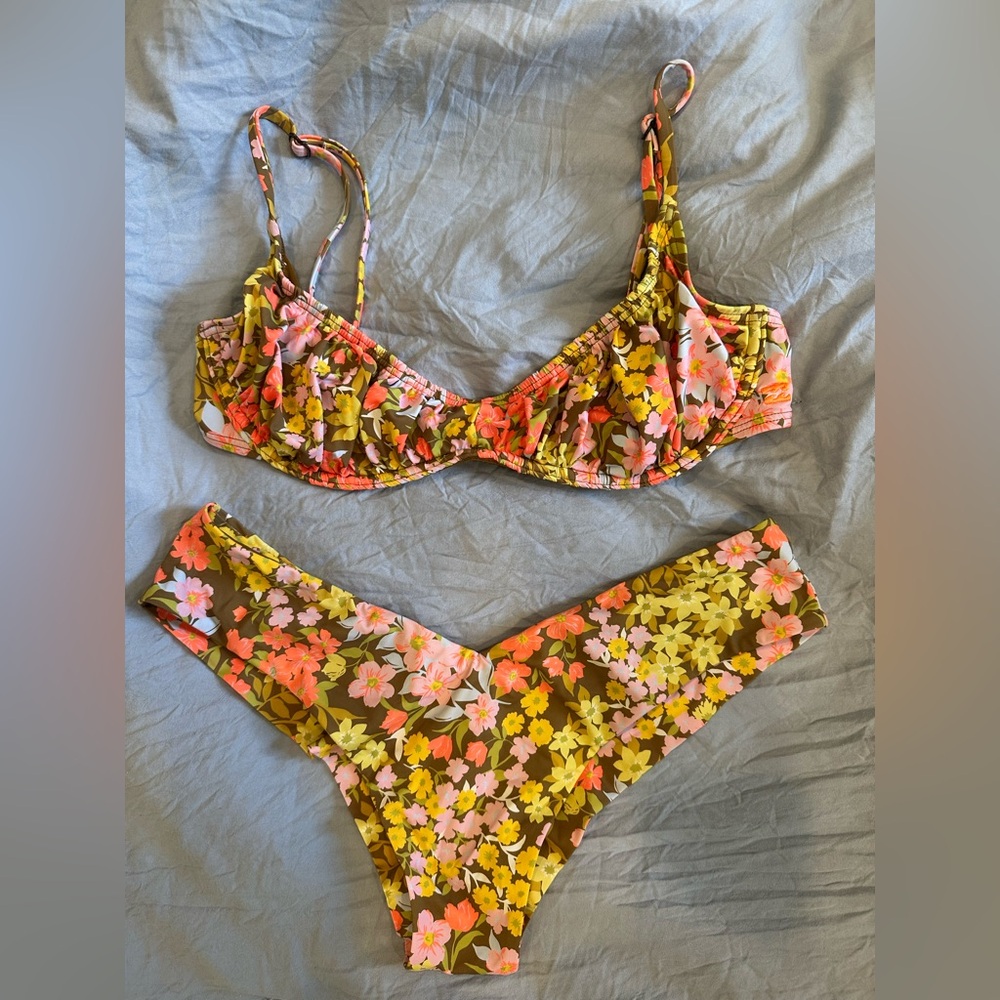 Women’s billabong swimsuit